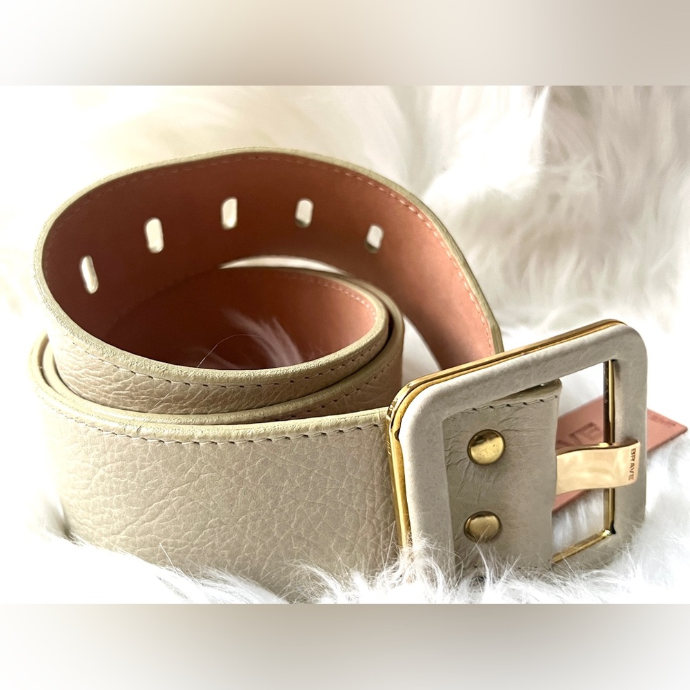 Elegant Cream Leather Belt with Gold Buckle